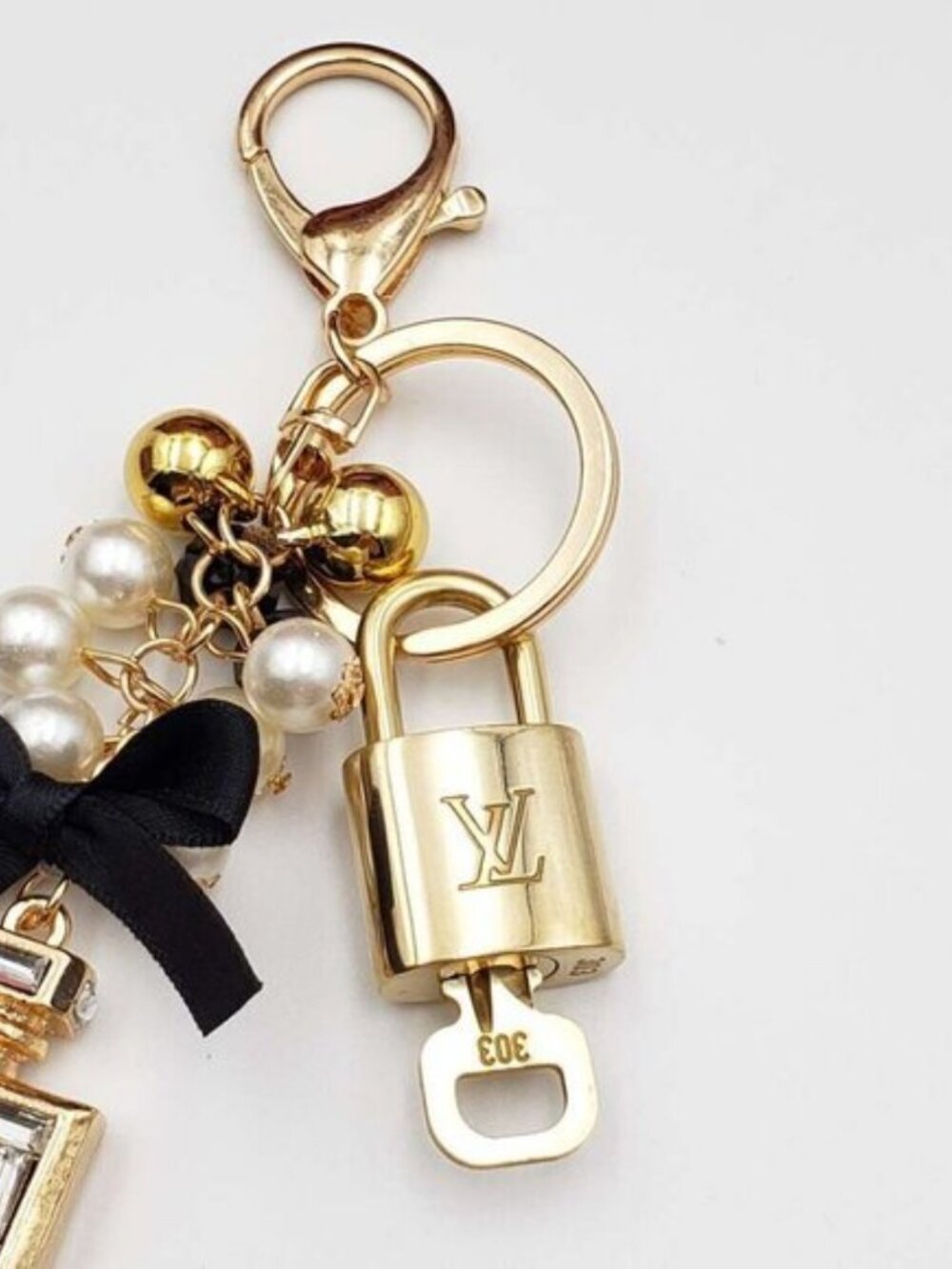 Authentic Louis Vuitton Gold Lock 🔒 Keychain Bag Unbranded N5 Bottle Charm LV - Picture 3 of 10